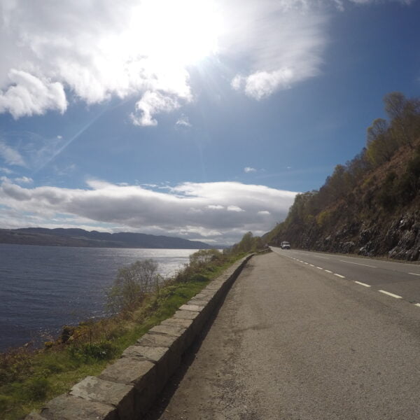 Le Loch Ness dans la région des Highlands en Ecosse