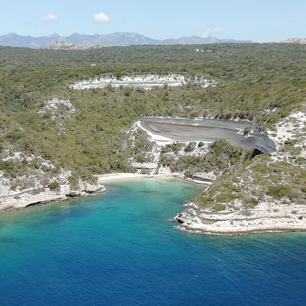 Mer turquoise à Bonifacio en Corse