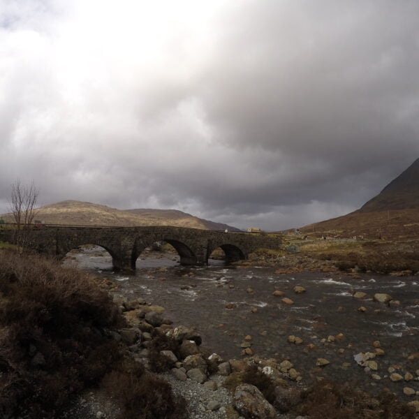 Rivière sur l'Île de Skye dans les Highlands
