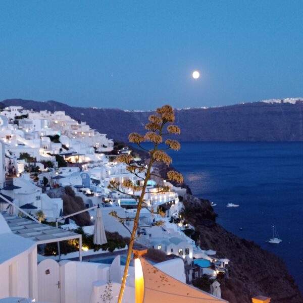 Oia à la nuit tombée