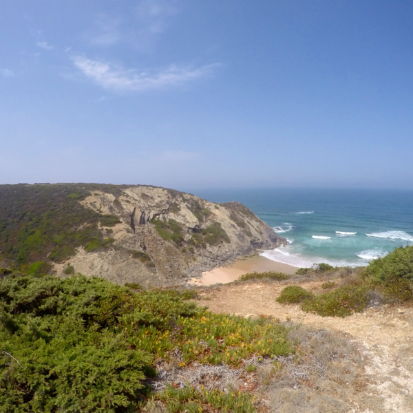 Entre falaises et océan, l'Algarve